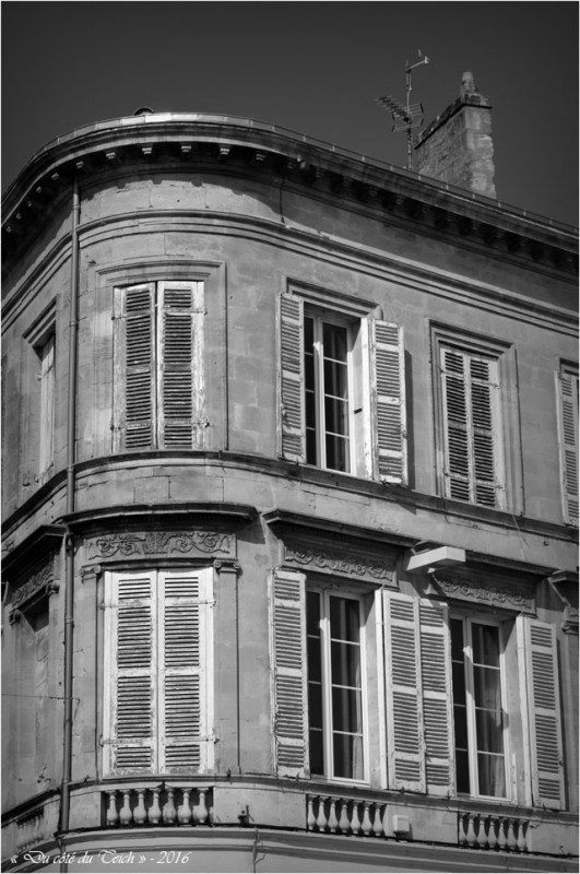 BLOG-DSC_39742-façade quais Pauillac N&B