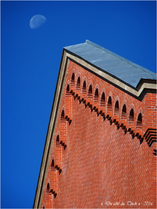 blog-p8235971-lune-et-eglise-ste-therese-nantes