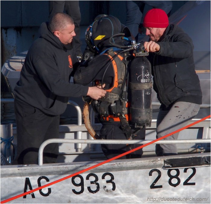 blog-pc137463-plongeurs-mise-a-leau-yacht-44-metres-couach