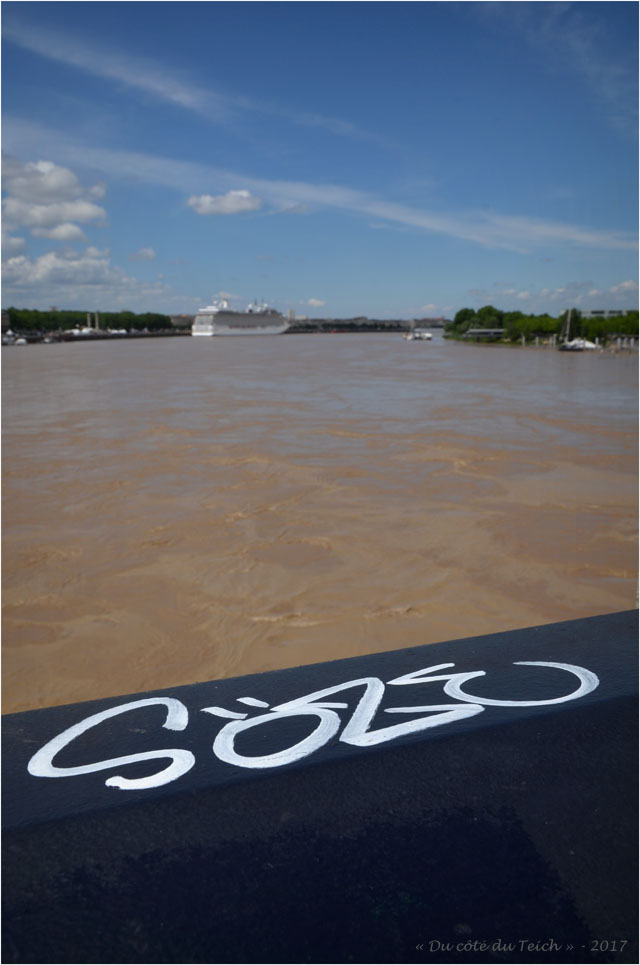 BLOG-DSC_41174-graffiti et Marina Bordeaux