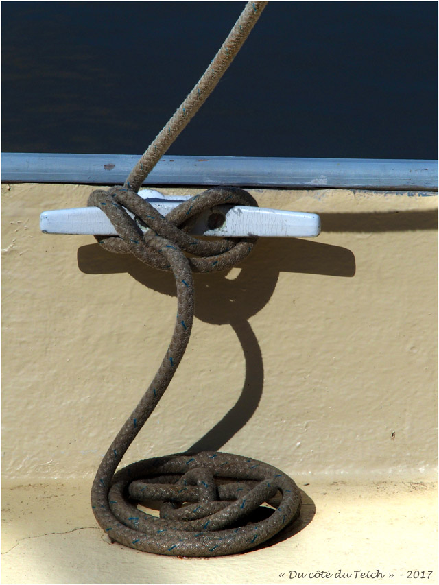 blog-p7240517-cordage-voilier-bleu.jpg