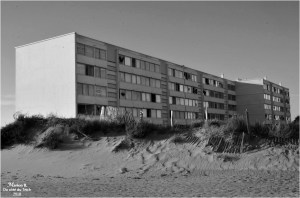 BLOG-DSC_44501-immeuble le Signal Soulac 1 N&B