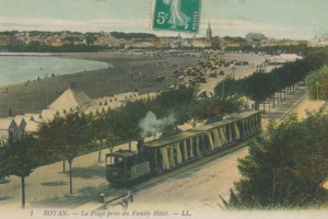 ROYAN - Le tramway Decauville sur le boulevard Garnier vers 1900 (Musée de Royan)