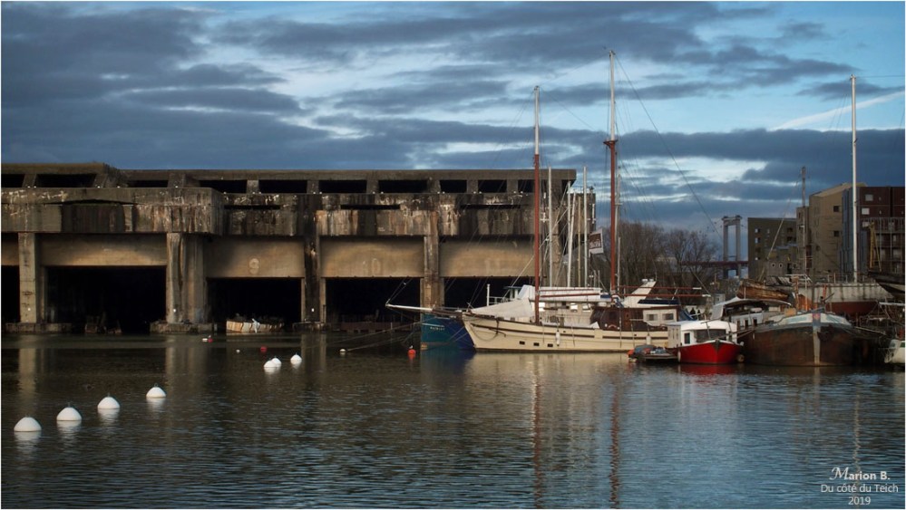 blog-p2060549-2-bassin-c3a0-flot-base-sous-marine-et-pont-aquitaine-bordeaux.jpg