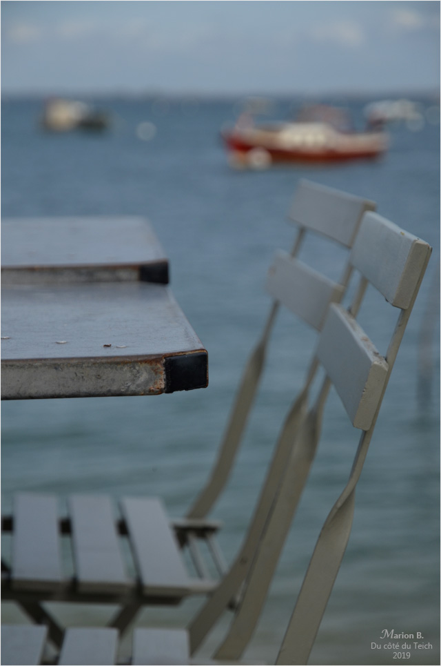 BLOG-DSC_47846-tables chaises et pinasse